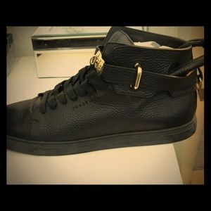 Buscemi Black 100mm Gold pad lock mid top